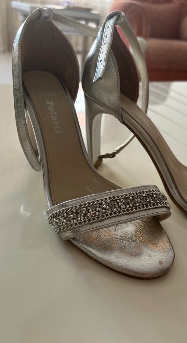 Gri Desenli Metal Tokalı Topuklu Ayakkabı - Görsel 3