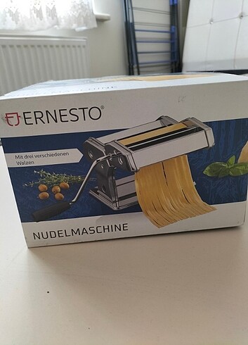 Makarna makinesi