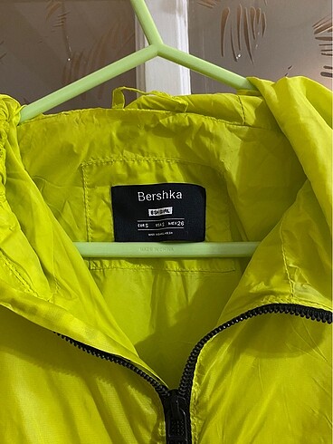 s Beden bershka yağmurluk