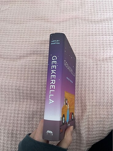  GEEKERELLA - Ashley Poston