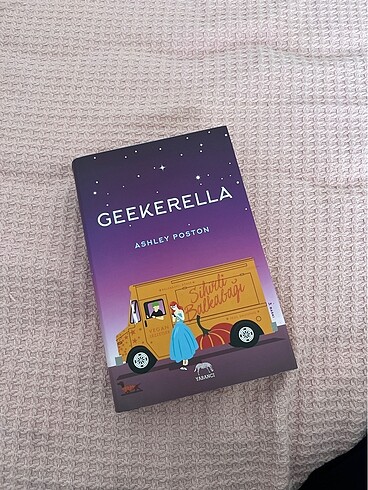 GEEKERELLA - Ashley Poston