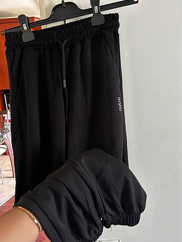 l Beden Oysho siyah eşofman altı