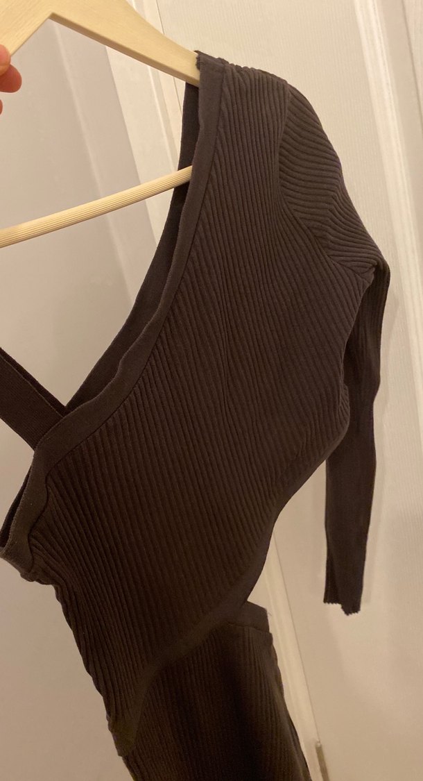 V Yaka Kahverengi Midi Triko Elbise - Görsel 3