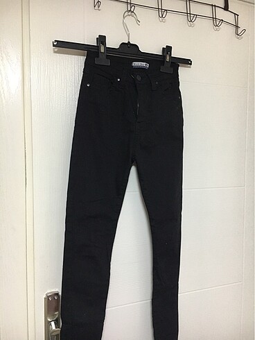 Siyah jeans