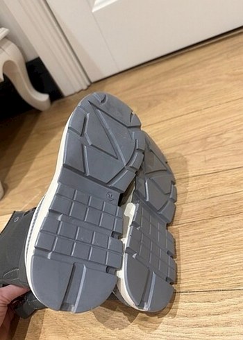 Fabrika marka gri Bağcıklı bot - Görsel 7