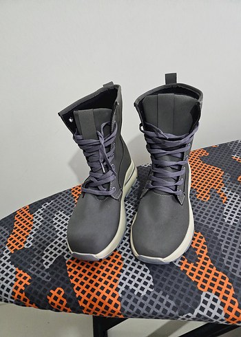 Fabrika marka gri Bağcıklı bot - Görsel 5