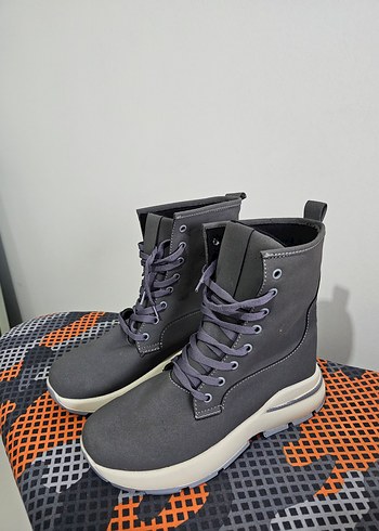 Fabrika marka gri Bağcıklı bot - Görsel 2