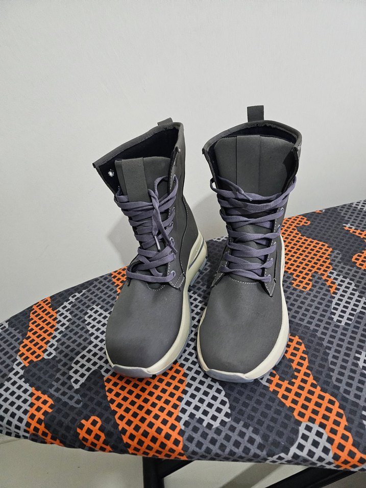 Fabrika marka gri Bağcıklı bot - Görsel 5