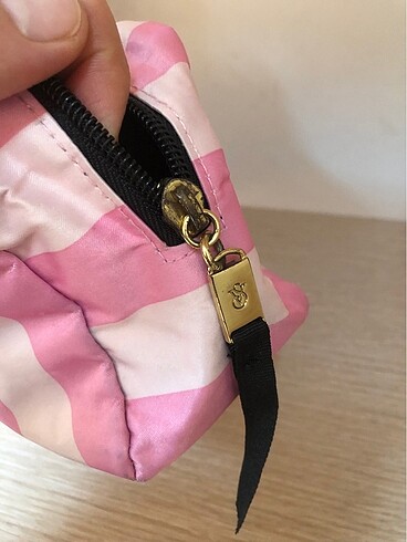 Beden pembe Renk Victoria?s Secret Makyaj Çantası
