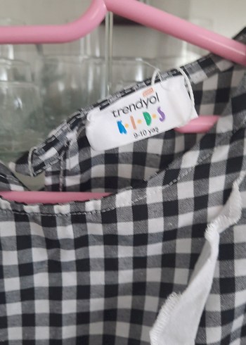 Kareli  yuvarlak yaka arkadan düğmeli kiz buluz - Görsel 2