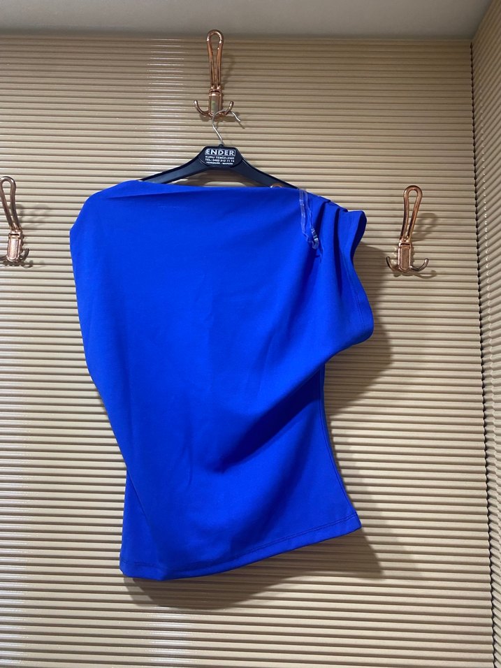 Mavi Kısa Kollu Drapeli Bluz - Görsel 3