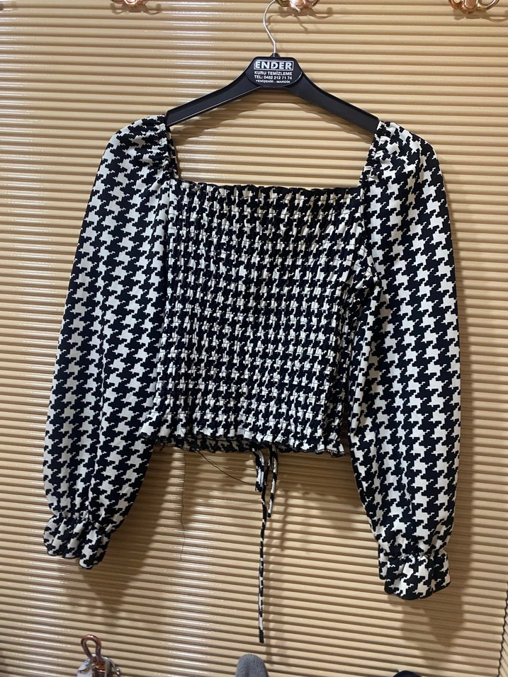 Kadın Siyah Beyaz Kazayağı Desenli Bluz - Görsel 3