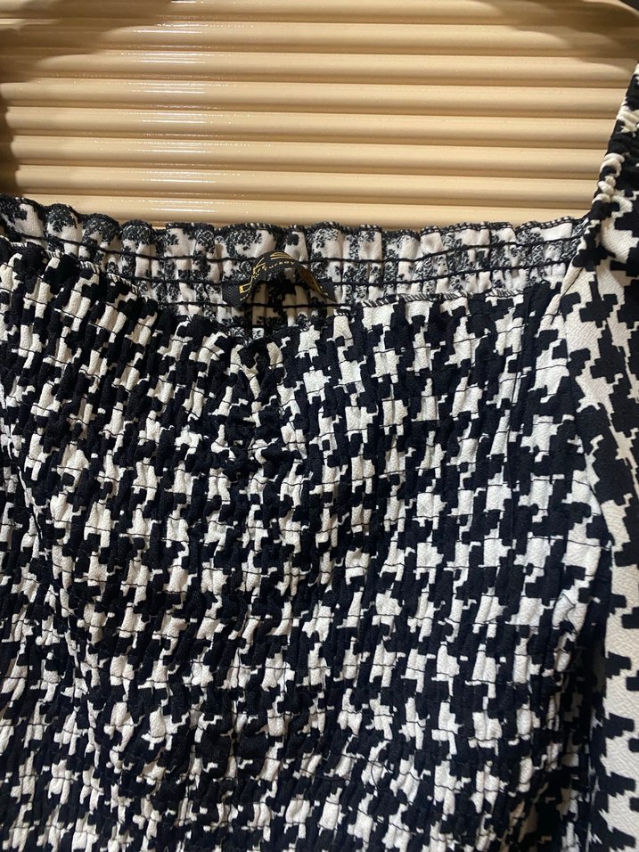 Kadın Siyah Beyaz Kazayağı Desenli Bluz - Görsel 2