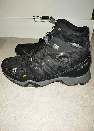 Adidas terrex bot