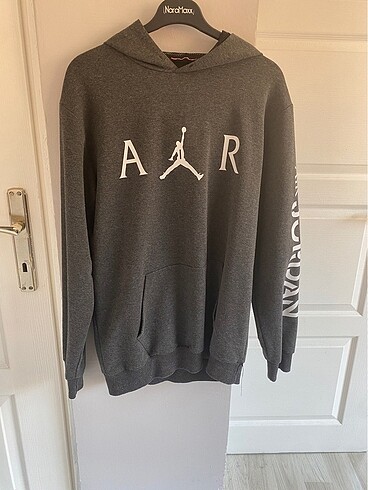 Gri Nike sweetshirt
