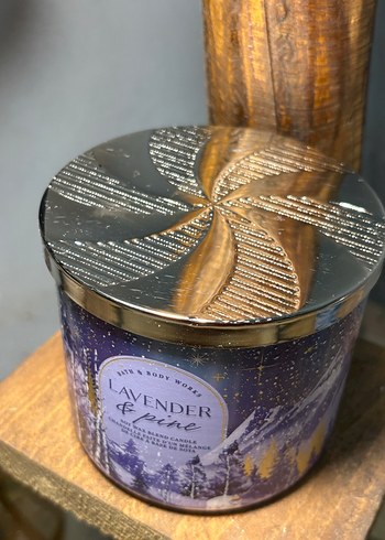 Parlak Mor Lavanta ve Sedir Kokulu Mum - Görsel 2