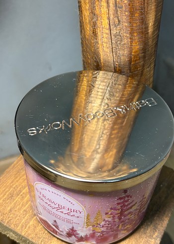 Çilek Kokulu Mum - Bath & Body Works - Görsel 3