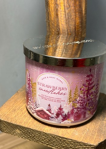 Çilek Kokulu Mum - Bath & Body Works - Görsel 2