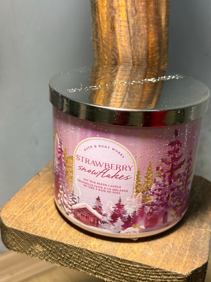 Çilek Kokulu Mum - Bath & Body Works - Görsel 2