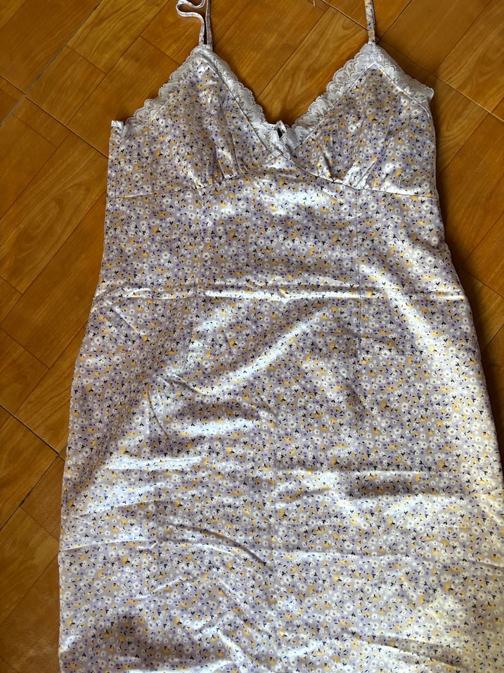 h&m saten çiçekli kısa elbise - Görsel 2