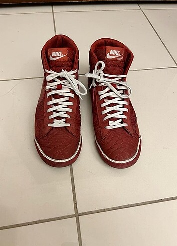 38 Beden kırmızı Renk Orijinal Nike blazer