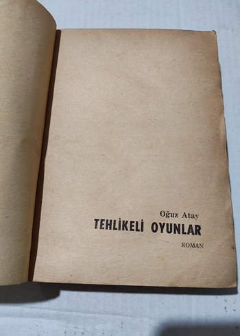 Tehlikeli Oyunlar 
Yazarın İlk Romanı - Anlatı ve Yaşam Öyküsü - Görsel 3