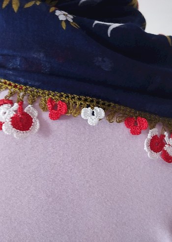 Çiçek İşlemeli Çok Renkli Kadın Fular - Görsel 2