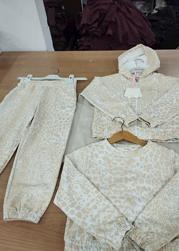 Kız Çocuk Bej Kapüşonlu ve Sweat Takımı - Görsel 7