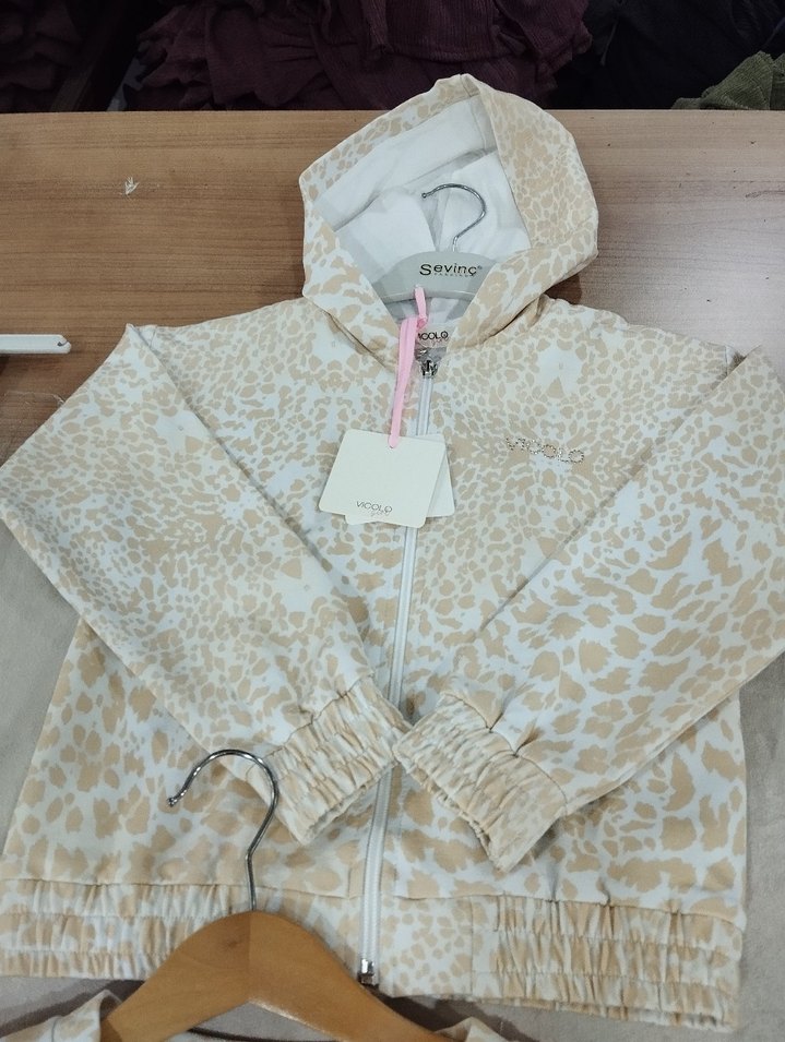 Kız Çocuk Bej Kapüşonlu ve Sweat Takımı - Görsel 5