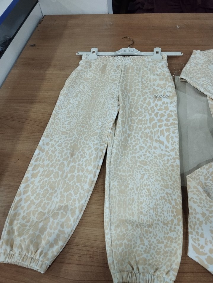 Kız Çocuk Bej Kapüşonlu ve Sweat Takımı - Görsel 4