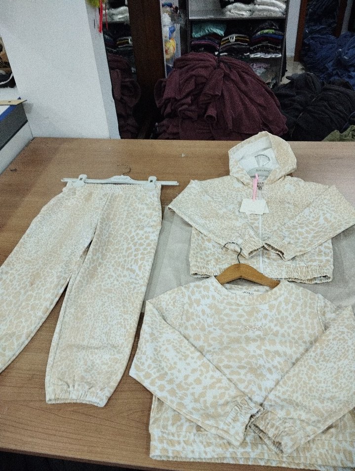 Kız Çocuk Bej Kapüşonlu ve Sweat Takımı - Görsel 2