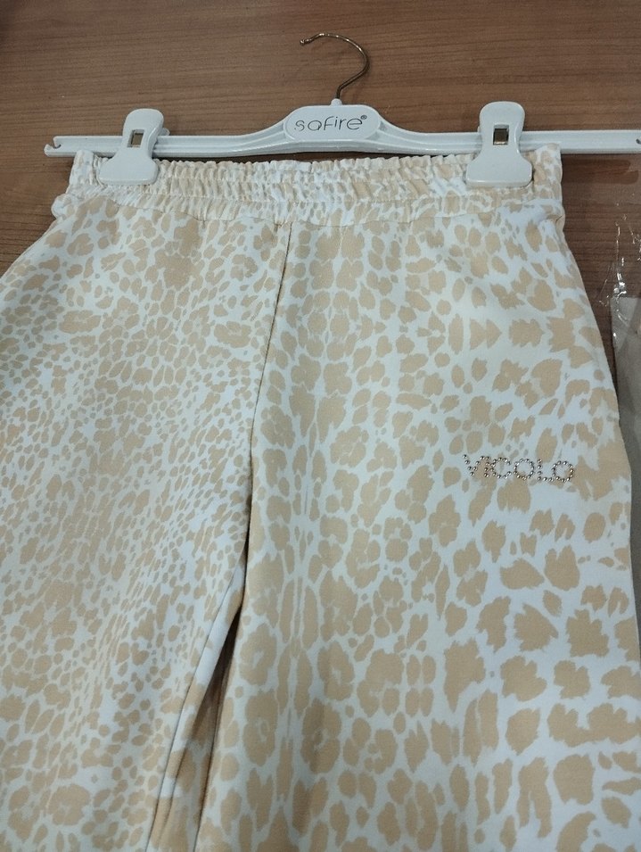 Kız Çocuk Bej Kapüşonlu ve Sweat Takımı - Görsel 3