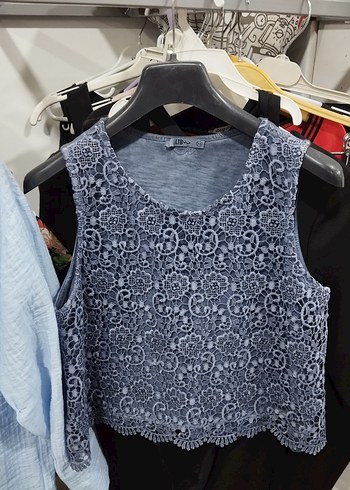 Gri Nakışlı Dantel Detaylı Kolsuz Denim Bluz - Görsel 2