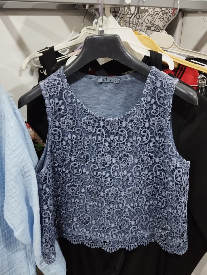 Gri Nakışlı Dantel Detaylı Kolsuz Denim Bluz - Görsel 2