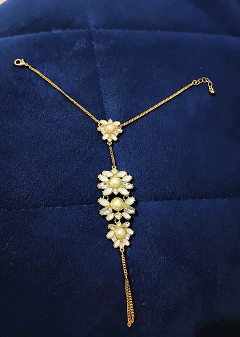 Çiçek Detaylı Altın Rengi Kadın El Zinciri - Görsel 3