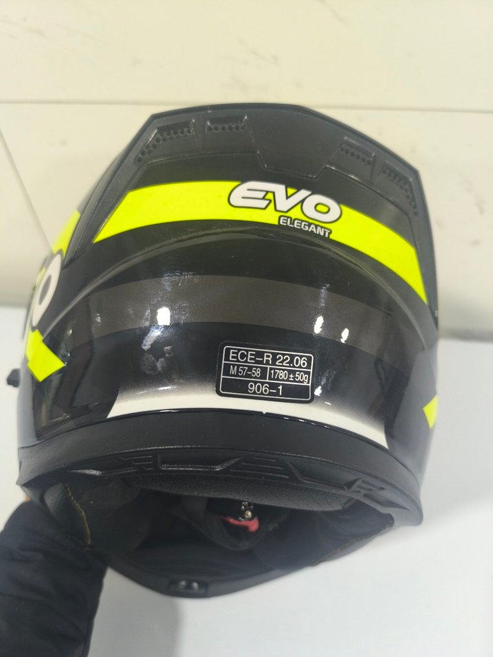 Kemerli Siyah Deri Motosiklet Kaskı - Görsel 2