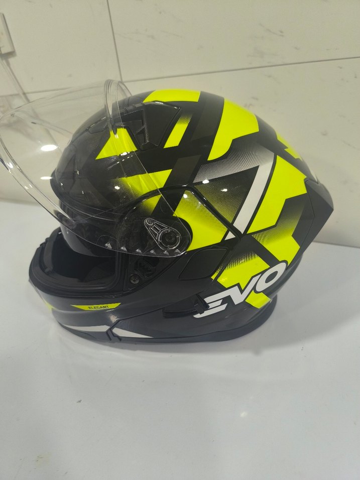 Kemerli Siyah Deri Motosiklet Kaskı - Görsel 3