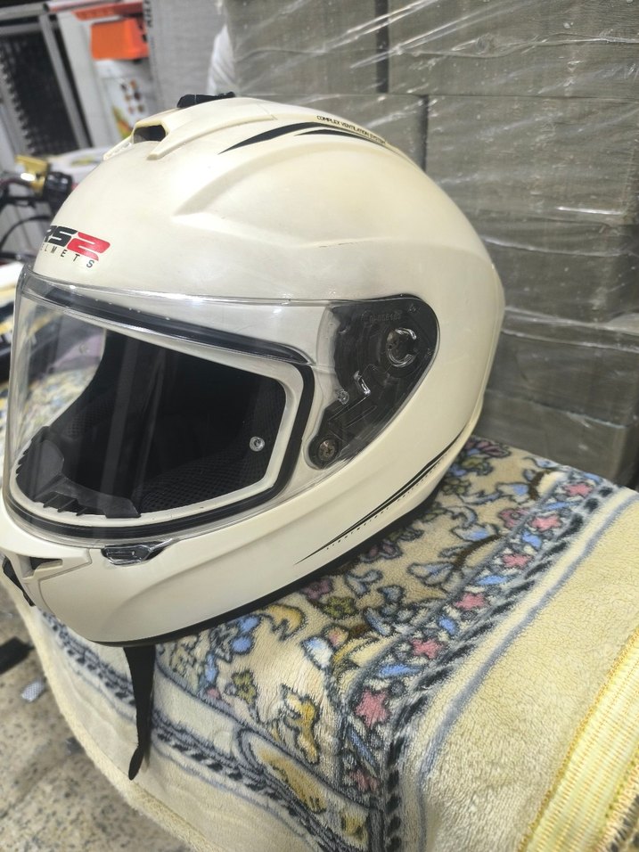 Beyaz Baskılı Biker Kask - Görsel 4