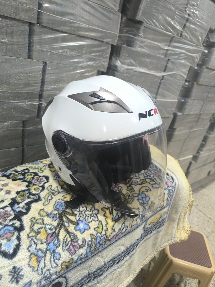 Beyaz Biker Motosiklet Kaskı Velcro Bantlı - Görsel 2