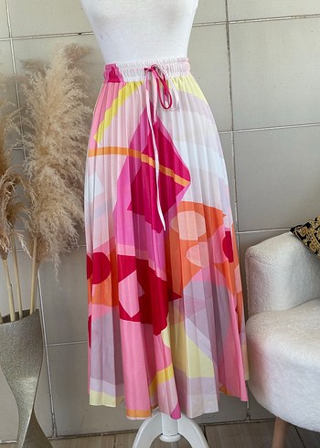 Pembe Pilili Uzun Bağcıklı Etek