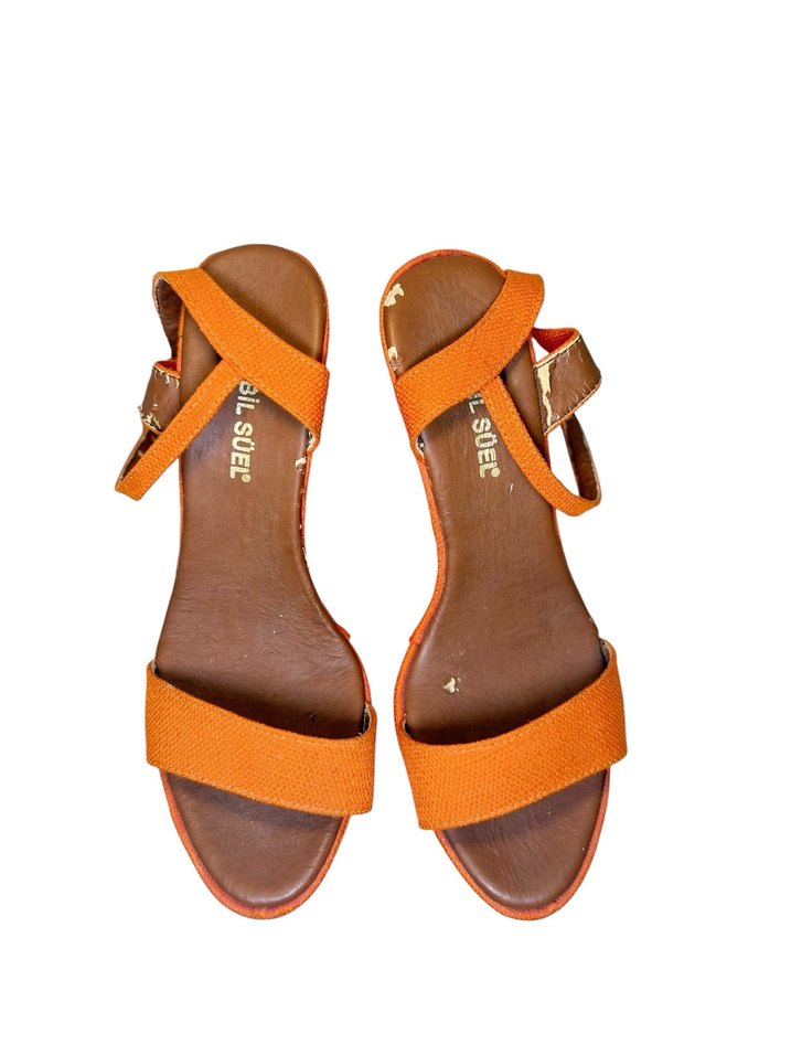 Turuncu Yılan Desenli Dolgu Topuklu Sandalet - Görsel 4