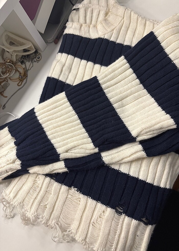 Crop geniş kalıp triko kazak - Görsel 2