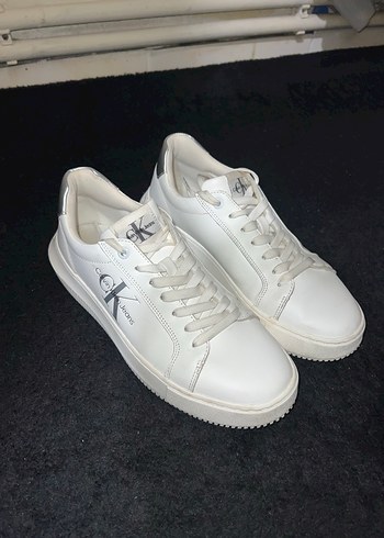 Calvin Klein 38