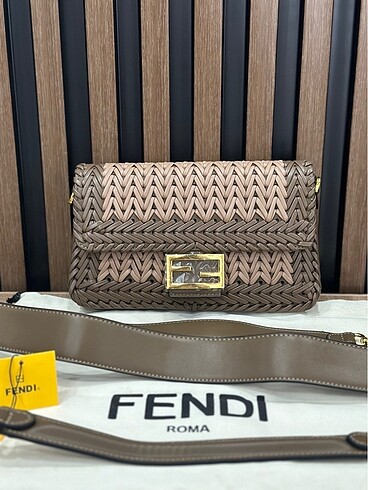 Fendi Fendi kol çanta