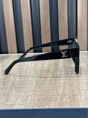 Beden siyah Renk Louis VUITTON 61/13 güneş gözlüğü