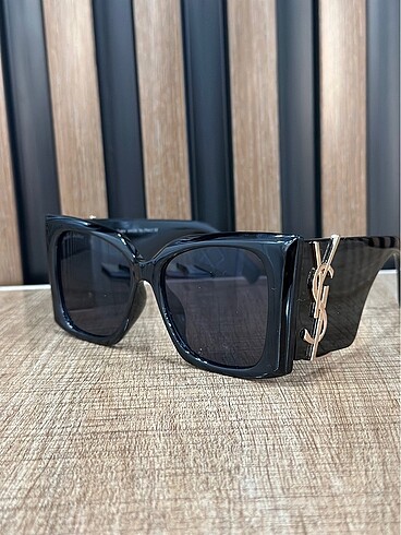 Yves Saint Laurent Yves Saint Laurent 53/19