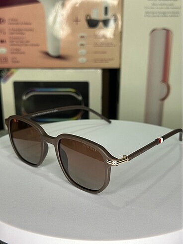 TOMMY HILFIGER 50/22 güneş gözlüğü