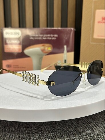  Beden Miu Miu 63/17 güneş gözlüğü