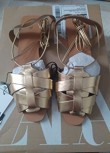 Zara yeni etiketli 