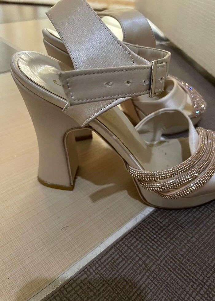 Topuklu ayakkabı - Görsel 2